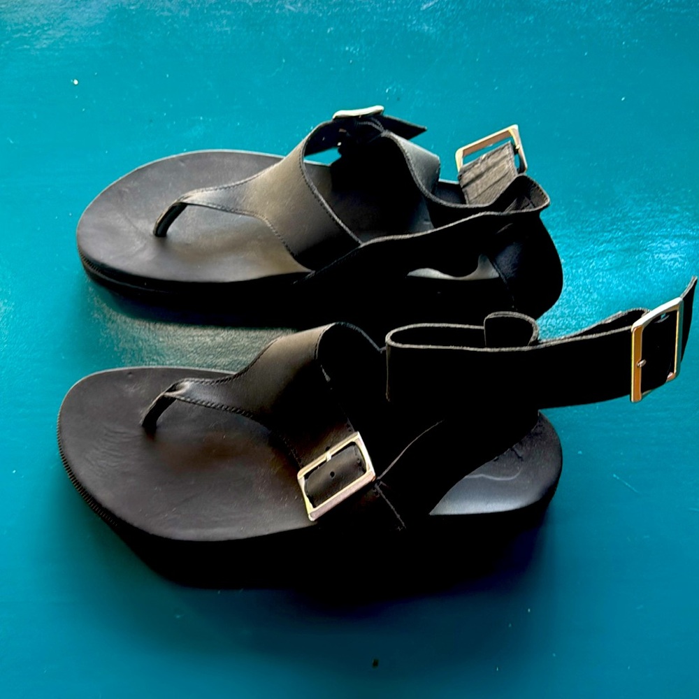 SOREL black leather Gladiator sandals.